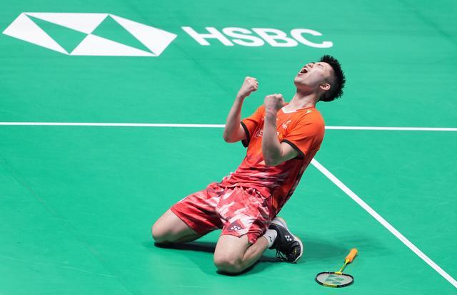 足球比赛中 足球比赛中